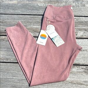 VUORI Washed Studio Legging Women's Performance washed Marsala large NWT‎